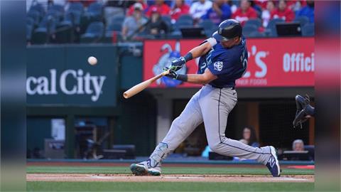 MLB(影)／勞雷結束全壘打荒！纏鬥12球終於從「地瓜」手中敲出本季第一轟