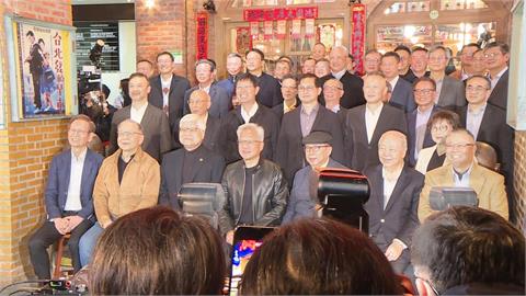 農曆封關前+美股利空襲擊 台股開盤重挫逾600點 科技族群一片綠