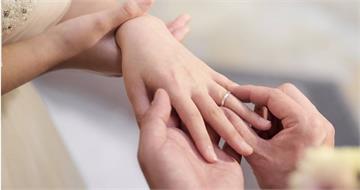 外遇公司已婚實習生3年「小三喊要名分」　人夫卻反悔：臉蛋、身材沒老婆好