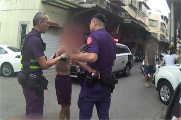 酒後拿刀門口嗆鄰居　9快打警力保護管束送醫