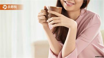 喝飲料被勾到！竟是長髮纏住舌頭　醫驚呆：套住味蕾乳頭