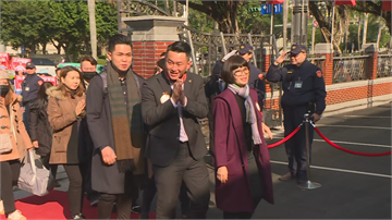 快新聞／陳柏惟戴「脖圍」就職 喊「選擇柏惟，對抗韓流」！