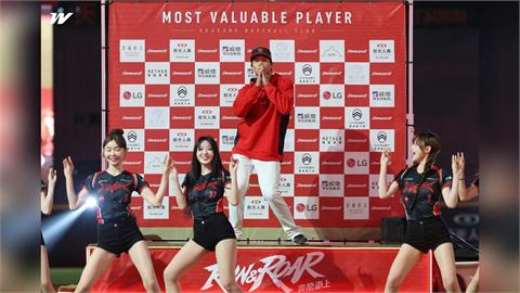 中職(影)／相隔717天再奪勝投！曾仁和拿龍隊首勝賽後獲MVP大展「舞王」實力