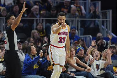 NBA(影)／柯瑞三分8投8中紀錄夜！率勇士痛宰七六人