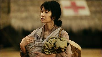 連俞涵淪戰俘遭搜身！ 感受猥瑣軍人目光：女性彷彿獵物 