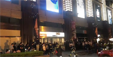 快訊／101地下美食街冒黑煙 消防局派遣24輛車56人前往搶救