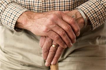 老人家身高、體重也要時時量   出現「4警訊」恐已骨質疏鬆