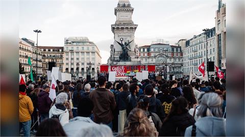里斯本10萬人上街 抗議政府勞動改革計畫