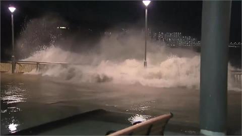 「樺加沙」直撲中國！廣東撤逾百萬人　巨浪衝破香港酒店大門玻璃