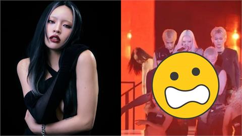 日女歌手「裸色戰袍」唱紅白！ 被4猛男抬出「正面大開M字腿」挨轟：沒穿？