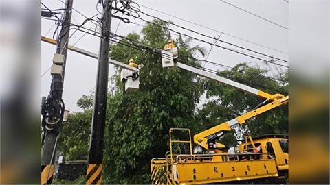 快新聞／台電辛苦了！停電戶破34萬「逾9成已復電」　這些地方是颱風重災區