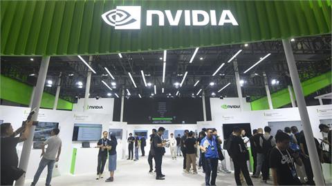 黃仁勳親自交付輝達AI超級電腦給馬斯克　4台廠受惠