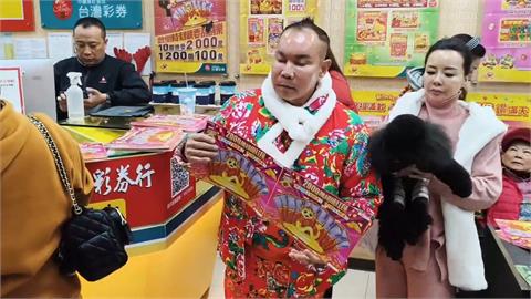 吊車大王「砸200多萬」買刮刮樂　刮完60本最大獎揭曉