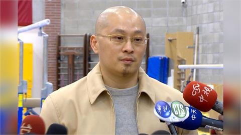 快新聞／拉家長背書！翁士航不認性騷　再駁逼學生下跪：他們想坐著也行