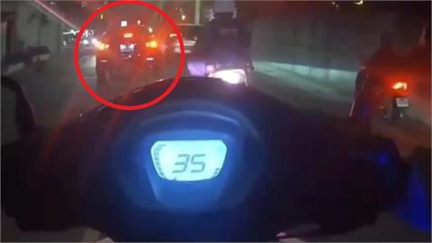 快新聞／高雄仁武1車暗夜衝撞員警「遭連開15槍」　1嫌落網「遭罰7.5萬」送辦