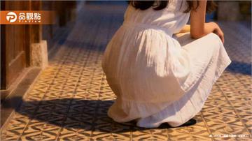 美女的大便也是香的？正妹騎樓解便　阿伯「嚐鮮」網傻眼