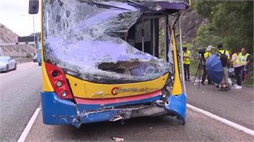 香港大欖隧道巴士相撞！至少77人受傷