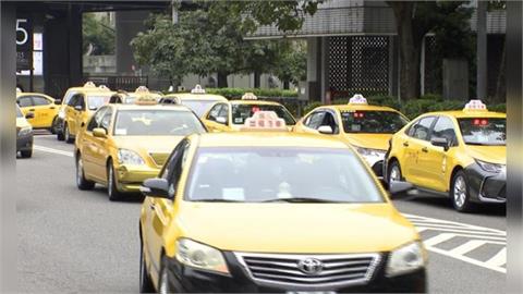 新北女乘客「伸手侵犯計程車司機」噁喊：我陪你睡！他忍辱硬撐「載至目的地」急報警