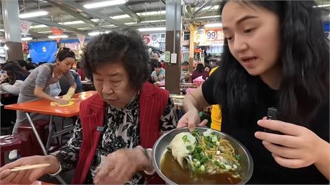 初嚐台灣漁港新鮮魚貨！中國奶奶難以下嚥只吃這1樣　孫女驚：以後只能高消費