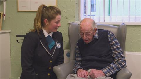 金氏世界紀錄最長壽男子　111歲英國人瑞大方透露秘訣