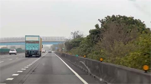 國1彰化段休旅車突停外側車道　駕駛忍不住「小解」險遭撞