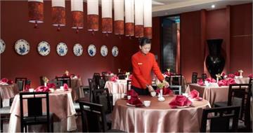 蘭城晶英酒店爆食安問題！顧客喝可樂「吐出完整蟑螂」　衛生局曝稽查結果