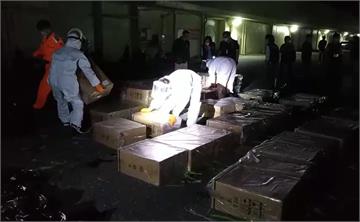 快新聞／漁船走私香煙被逮個正著 海巡人員穿著「防護衣」戒備