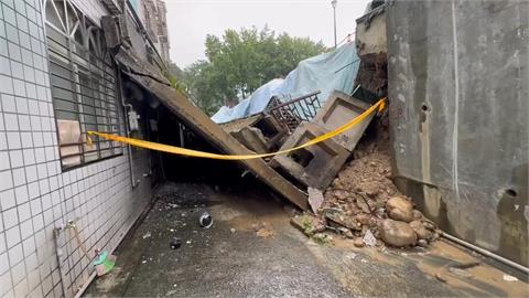強風豪雨釀災情　桃園楓樹國小牆壁坍塌、台南老樹傾倒