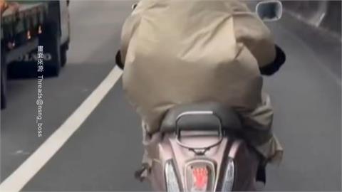 機車誤闖國道遭開罰！　女騎士一路騎進服務區嚇壞駕駛