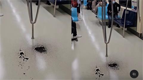 快新聞／搭車驚見《猛毒》？車廂下黑雨乘客嚇　北捷解釋「黑水」來源
