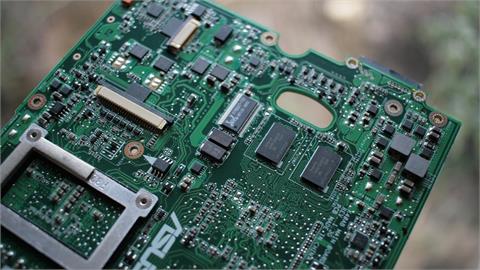 半導體競爭激烈！中國國營高管坦言：整體技術「落後全球約5-10年」