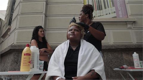 「免費漂白髮」擁抱多元文化　巴西藝術家對抗髮型歧視