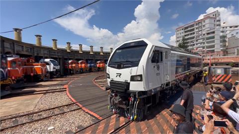 扇型車庫舉辦新車見面會　台鐵新購R200型柴電機車亮相