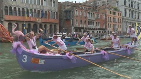 威尼斯傳統「賽船節」登場　船隻、民眾華麗裝扮如水上嘉年華