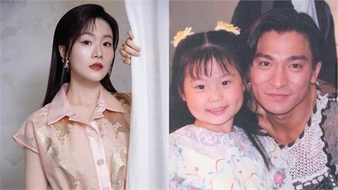 好羨慕！楊小黎小時候「貼臉劉德華、搭肩吳奇隆」驚人合照曝光