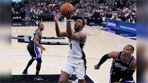 NBA(影)/斑馬不在家但還有狐狸!福克斯暫代一哥雙十演出帶隊擊敗國王