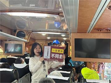 快新聞／李彥秀上遊覽車宣傳「不同意罷免」　遭港湖鄉親一句話嗆下車