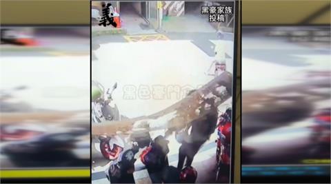 嘉義市騎樓天花板掉落「行人慘遭砸」　市府出手了