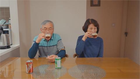 越喝越涮嘴！韓國人試喝台灣沙士　驚嘆有「藥布味道」卻一口接一口