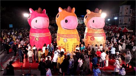 平溪天燈節今晚登場！　20呎馬年主燈亮相　全場驚呼連連