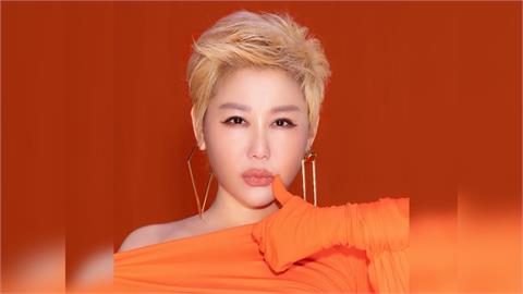 快新聞／陳美鳳好友也到了！藍心湄大手筆包6萬6　再爆邱澤、許瑋甯結婚登記秘辛