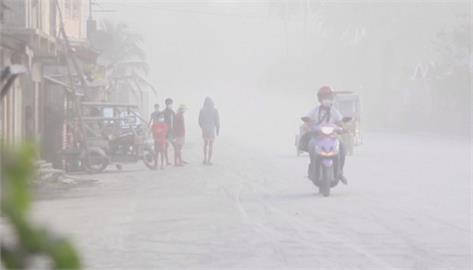 菲律賓布魯諾火山又爆 火山灰覆蓋附近城鎮