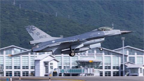 快新聞／漢光演習首日驚傳意外！F-16降落衝出跑道　原因曝光
