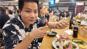旅遊YTR介紹東京美食　身旁竟是奧斯卡影后！他沒發現：怎大家找她拍照不找我