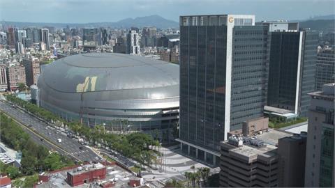 大聯盟專家來了！　場勘大巨蛋讚「很棒的體育館」