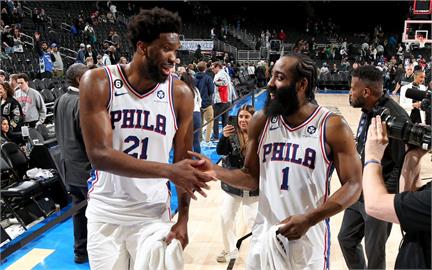NBA／「他不跟我說話了...」恩比德談哈登離隊後慘況：沒人知道這些事