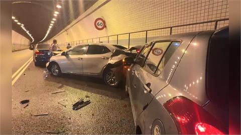 基隆大業隧道3車追撞！　白車遭「前後夾擊」一度回堵5公里