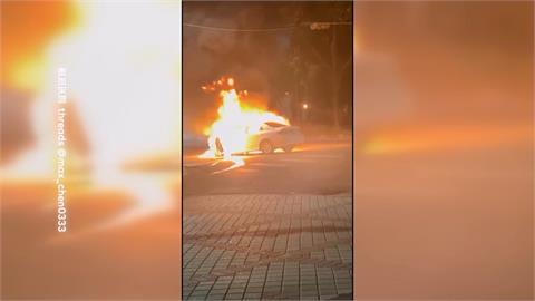 撞公車再逆撞騎士釀火燒車 路人英勇破車窗救人