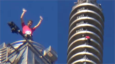 綜合(影)／全球首位！「攀岩之神」霍諾德征服台北101　徒手攀越雲端創史詩級紀錄