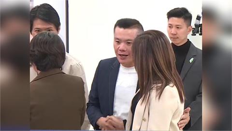 快新聞／麥玉珍、江和樹大和解！為參選台中市長吵翻天　今握手一笑泯恩仇